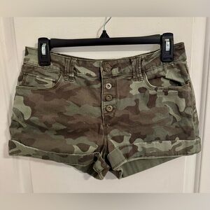 l.e.i. Tatum High Rise Faux Jean Green Camo 4 Button Shorts Size 9